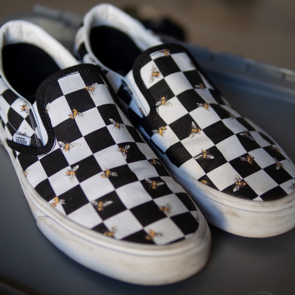 bee checkered vans